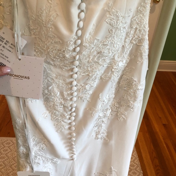 Pronovias Wedding Dress. - Picture 2 of 16